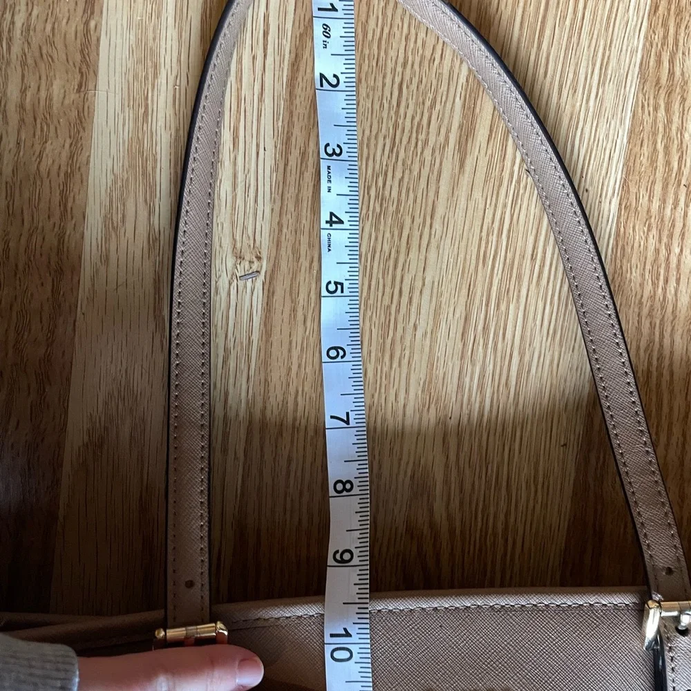 Michael Kors Jet Set Medium Saffiano Leather Top-Zip Tote Bag – Tan‎